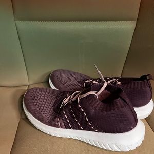 Running shoes size 7